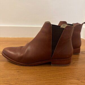 Nisolo Everyday Chelsea Boot, pointed toe, Brandy